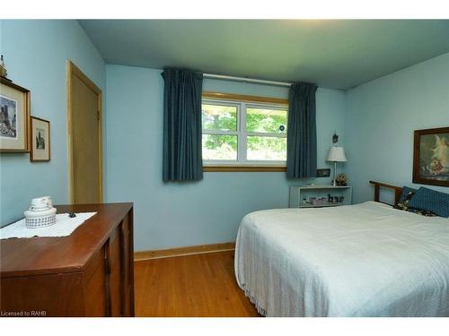 212 West 33Rd Street, Hamilton, ON - Indoor Photo Showing Bedroom