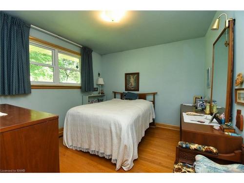 212 West 33Rd Street, Hamilton, ON - Indoor Photo Showing Bedroom