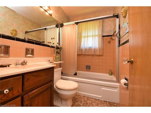 212 West 33Rd Street, Hamilton, ON - Indoor Photo Showing Bathroom