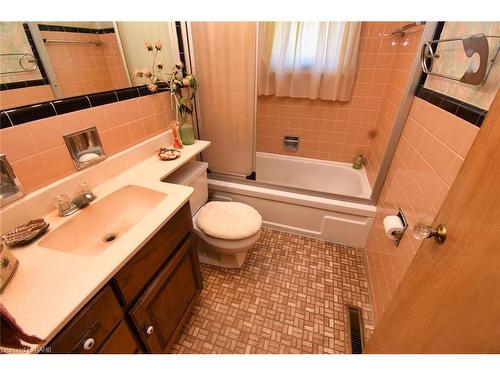 212 West 33Rd Street, Hamilton, ON - Indoor Photo Showing Bathroom