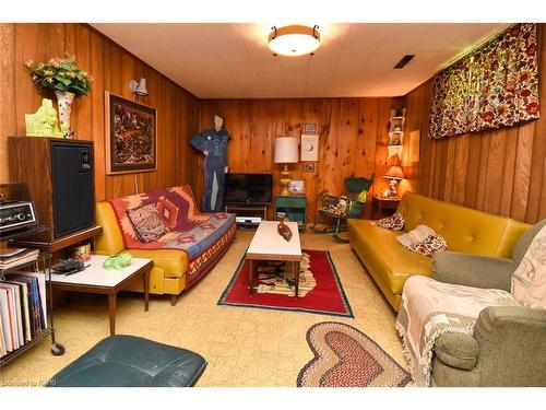 212 West 33Rd Street, Hamilton, ON - Indoor Photo Showing Living Room