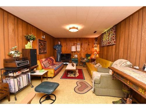 212 West 33Rd Street, Hamilton, ON - Indoor Photo Showing Living Room