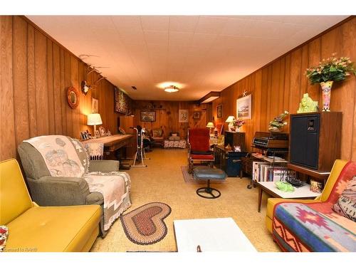 212 West 33Rd Street, Hamilton, ON - Indoor Photo Showing Living Room