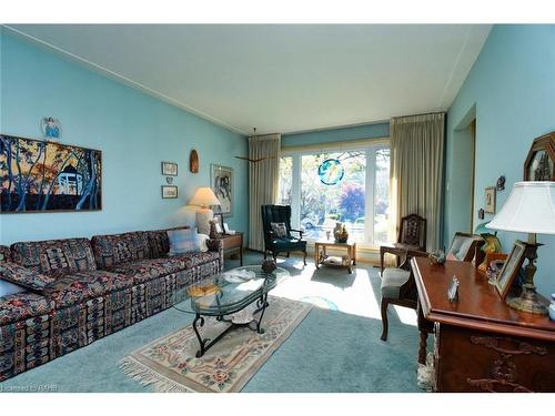 212 West 33Rd Street, Hamilton, ON - Indoor Photo Showing Living Room