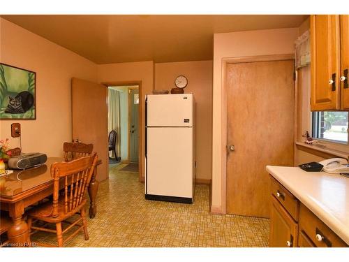 212 West 33Rd Street, Hamilton, ON - Indoor Photo Showing Kitchen