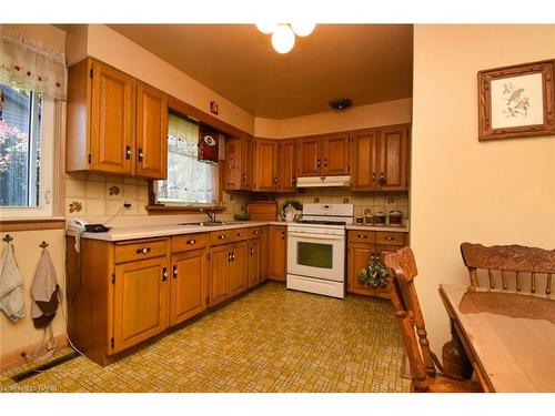 212 West 33Rd Street, Hamilton, ON - Indoor Photo Showing Kitchen