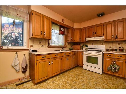 212 West 33Rd Street, Hamilton, ON - Indoor Photo Showing Kitchen