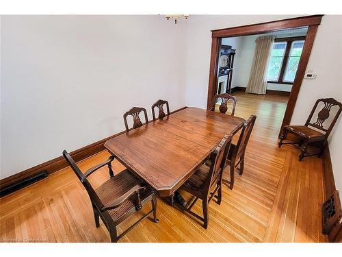 17 Barnesdale Avenue N, Hamilton, ON - Indoor Photo Showing Dining Room