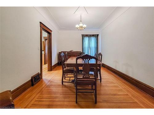 17 Barnesdale Avenue N, Hamilton, ON - Indoor Photo Showing Dining Room