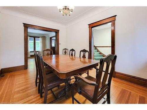 17 Barnesdale Avenue N, Hamilton, ON - Indoor Photo Showing Dining Room