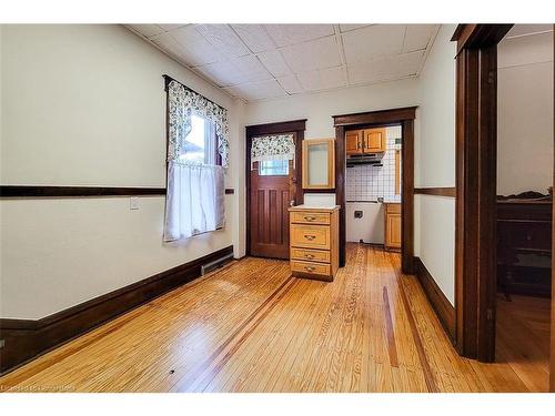 17 Barnesdale Avenue N, Hamilton, ON - Indoor Photo Showing Other Room