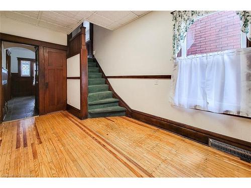 17 Barnesdale Avenue N, Hamilton, ON - Indoor Photo Showing Other Room