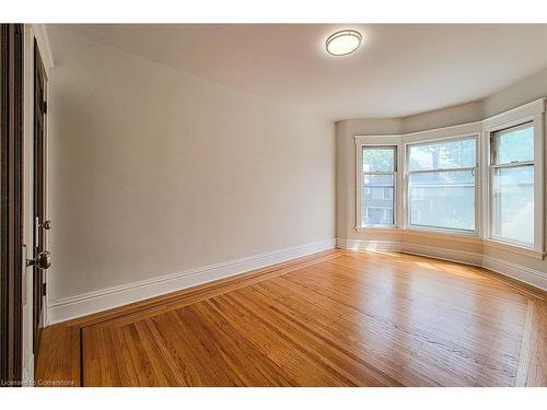 17 Barnesdale Avenue N, Hamilton, ON - Indoor Photo Showing Other Room