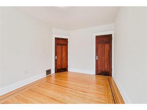 17 Barnesdale Avenue N, Hamilton, ON - Indoor Photo Showing Other Room