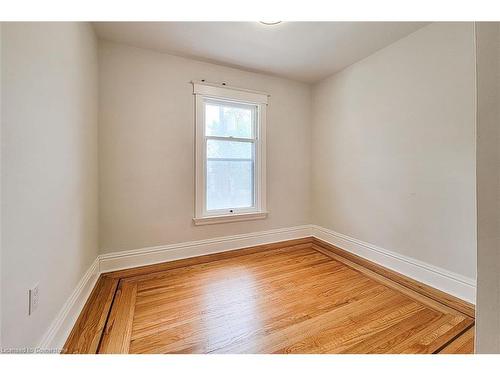 17 Barnesdale Avenue N, Hamilton, ON - Indoor Photo Showing Other Room