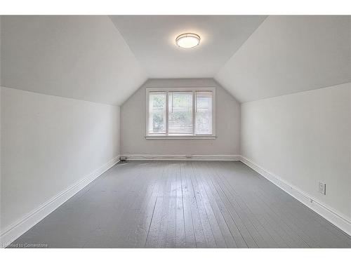 17 Barnesdale Avenue N, Hamilton, ON - Indoor Photo Showing Other Room