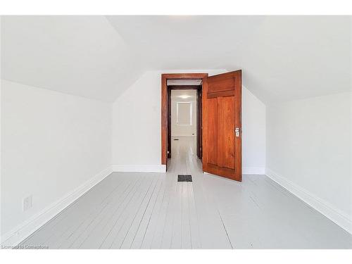 17 Barnesdale Avenue N, Hamilton, ON - Indoor Photo Showing Other Room