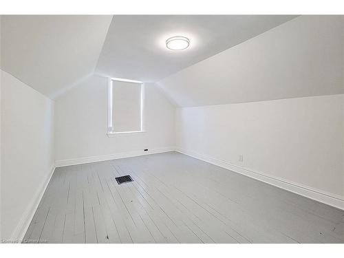 17 Barnesdale Avenue N, Hamilton, ON - Indoor Photo Showing Other Room