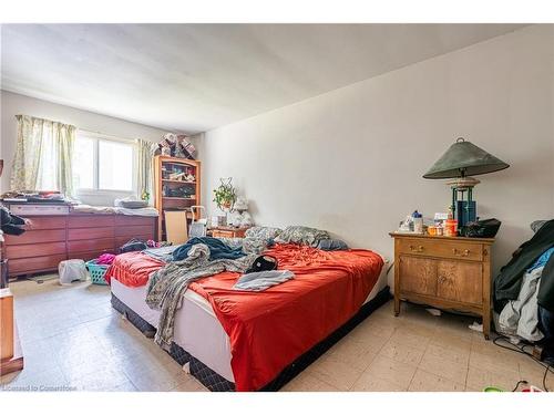 699 Gilmore Road, Fort Erie, ON - Indoor Photo Showing Bedroom