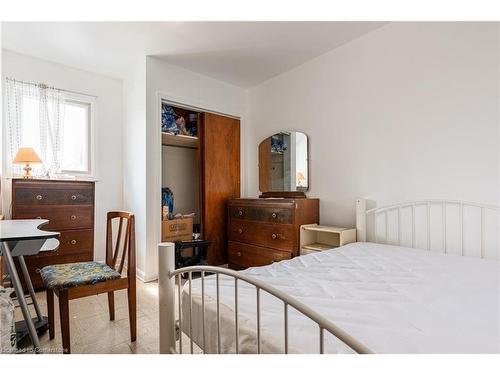 699 Gilmore Road, Fort Erie, ON - Indoor Photo Showing Bedroom