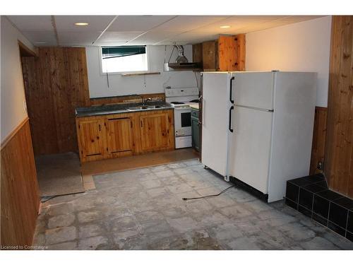 934 Upper Ottawa Street, Hamilton, ON - Indoor Photo Showing Kitchen