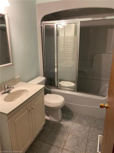 934 Upper Ottawa Street, Hamilton, ON - Indoor Photo Showing Bathroom