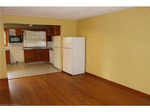 934 Upper Ottawa Street, Hamilton, ON - Indoor Photo Showing Kitchen