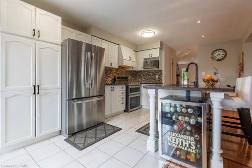 35 Banbury Drive, Ancaster, ON - Indoor Photo Showing Kitchen