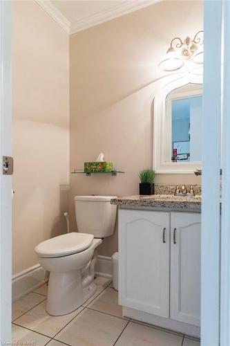 35 Banbury Drive, Ancaster, ON - Indoor Photo Showing Bathroom