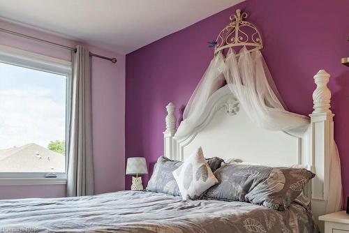 35 Banbury Drive, Ancaster, ON - Indoor Photo Showing Bedroom