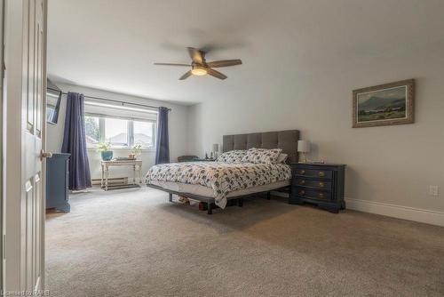 35 Banbury Drive, Ancaster, ON - Indoor Photo Showing Bedroom