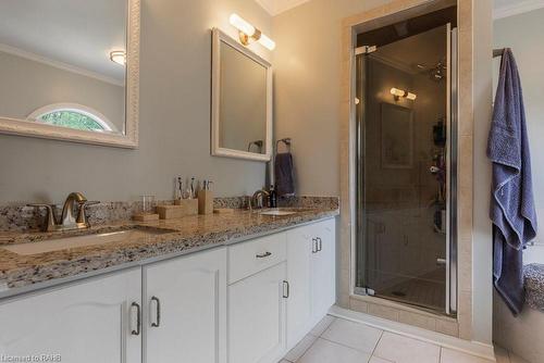 35 Banbury Drive, Ancaster, ON - Indoor Photo Showing Bathroom