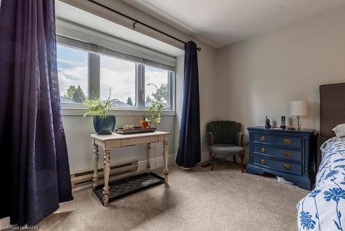 35 Banbury Drive, Ancaster, ON - Indoor Photo Showing Bedroom