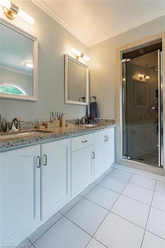 35 Banbury Drive, Ancaster, ON - Indoor Photo Showing Bathroom