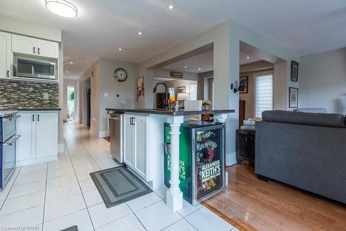 35 Banbury Drive, Ancaster, ON - Indoor Photo Showing Kitchen