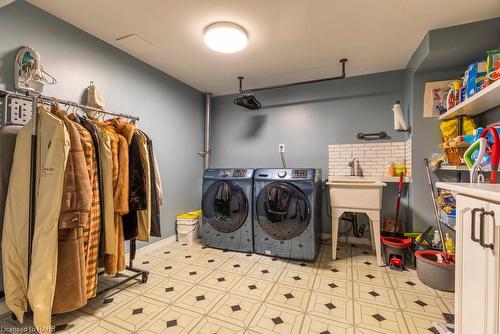 35 Banbury Drive, Ancaster, ON - Indoor Photo Showing Laundry Room