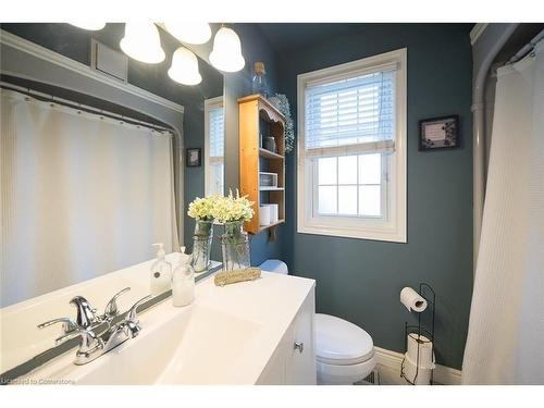 71 Dunkirk Drive, Hamilton, ON - Indoor Photo Showing Bathroom