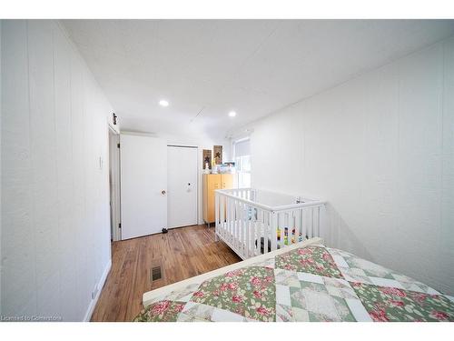 71 Dunkirk Drive, Hamilton, ON - Indoor Photo Showing Bedroom