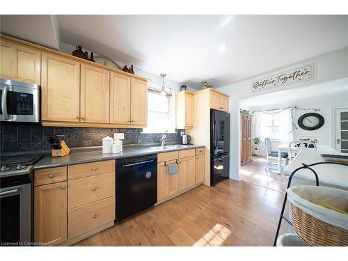 71 Dunkirk Drive, Hamilton, ON - Indoor Photo Showing Kitchen