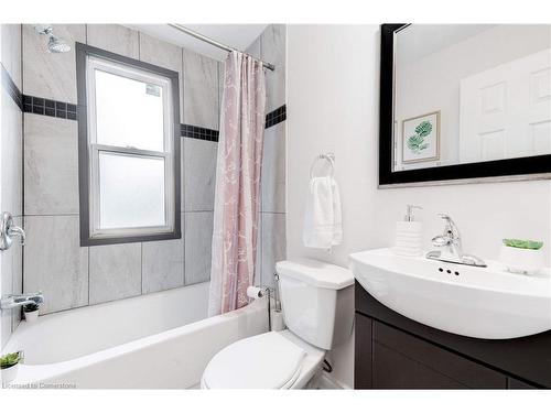 22 Francis Street, Hamilton, ON - Indoor Photo Showing Bathroom