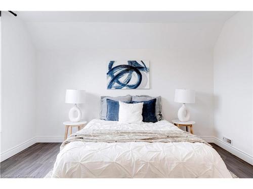 22 Francis Street, Hamilton, ON - Indoor Photo Showing Bedroom