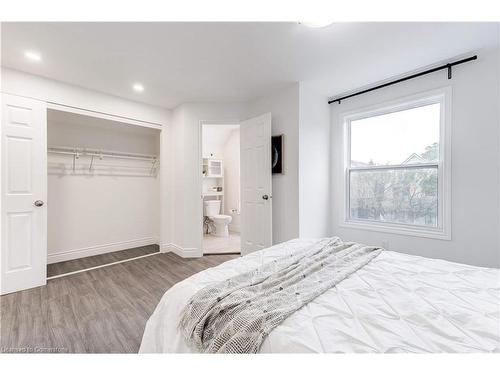 22 Francis Street, Hamilton, ON - Indoor Photo Showing Bedroom