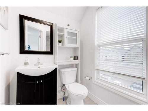 22 Francis Street, Hamilton, ON - Indoor Photo Showing Bathroom