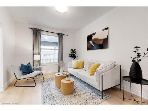 22 Francis Street, Hamilton, ON - Indoor Photo Showing Living Room