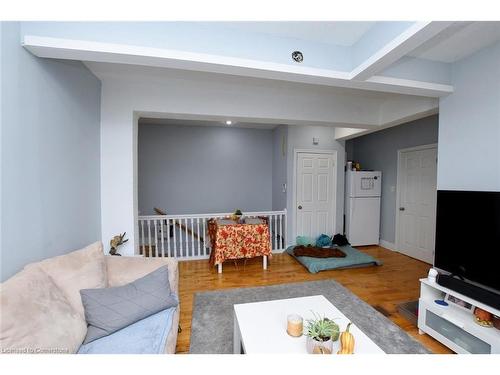 2-78 George Street, Hamilton, ON - Indoor Photo Showing Living Room