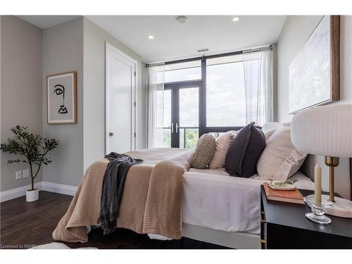 504-101 Locke Street S, Hamilton, ON - Indoor Photo Showing Bedroom