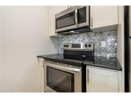 235-125 Shoreview Place, Stoney Creek, ON - Indoor Photo Showing Kitchen