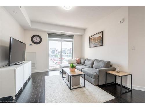 235-125 Shoreview Place, Stoney Creek, ON - Indoor Photo Showing Living Room