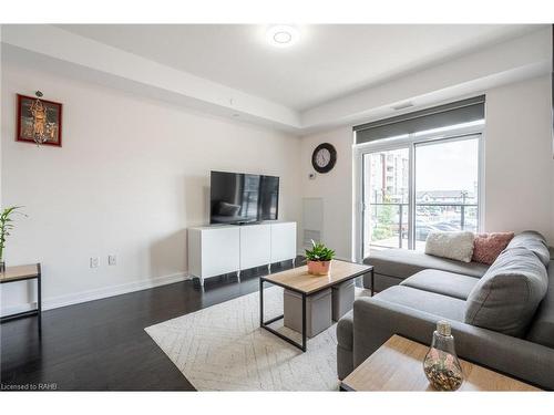 235-125 Shoreview Place, Stoney Creek, ON - Indoor Photo Showing Living Room