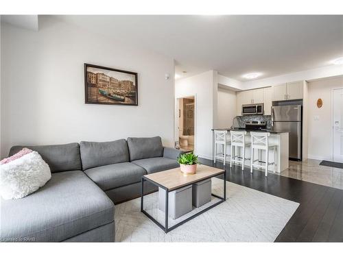 235-125 Shoreview Place, Stoney Creek, ON - Indoor Photo Showing Living Room